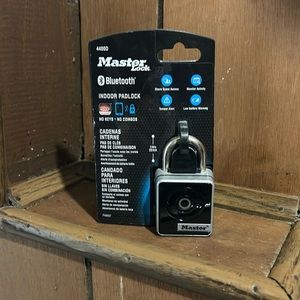 (NWOT/NEVER OPENED) Master Lock Bluetooth Padlock